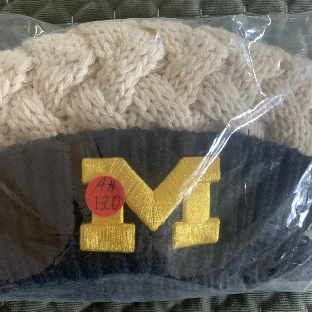 Michigan Wolverines Womens Hat Cable Knit Cap pom Stitched. Navy blue & Beige‎